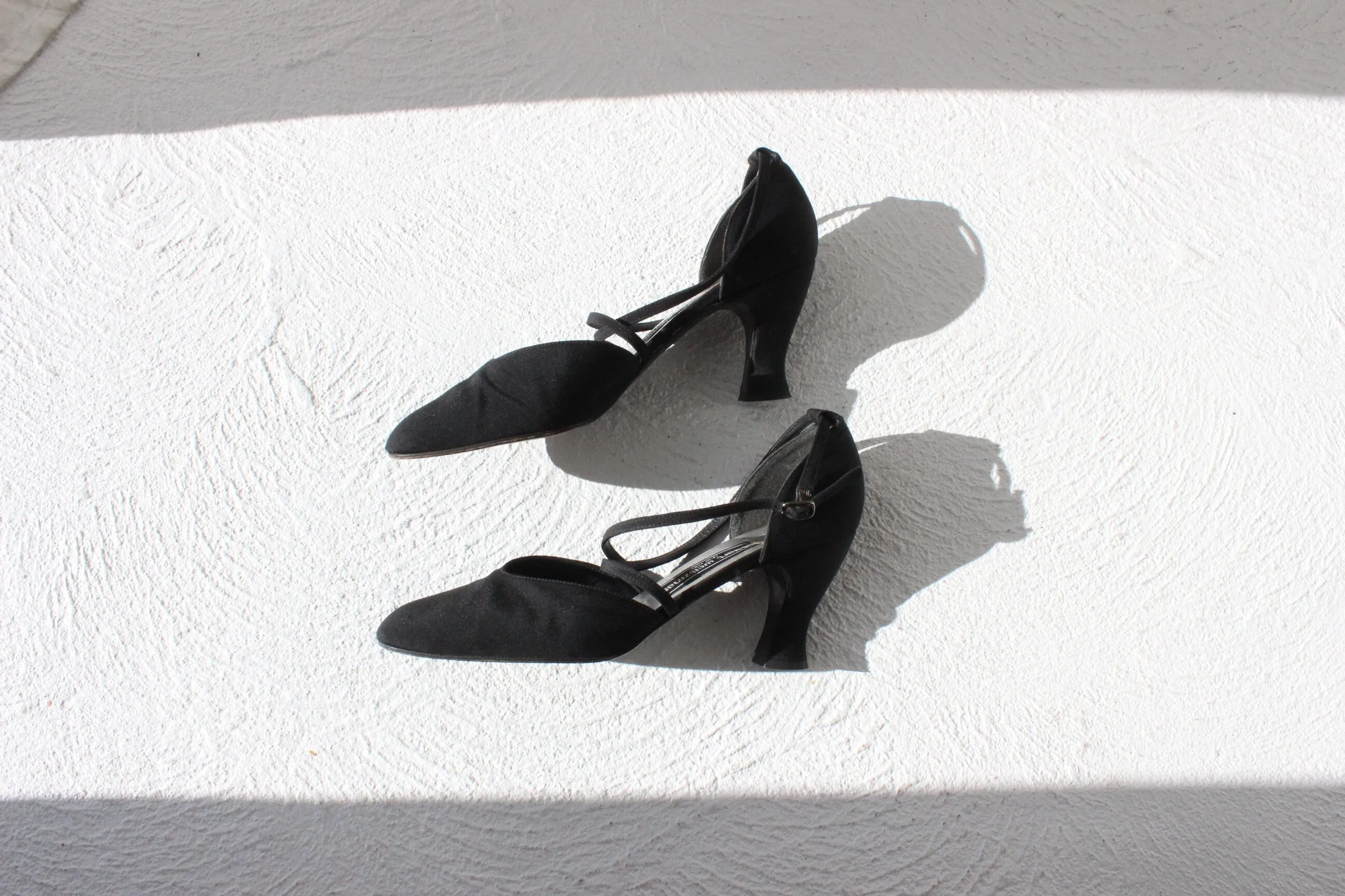 90s Stuart Weitzman Black Fabric D'Orsay Courtier Heels ~ Euro 37