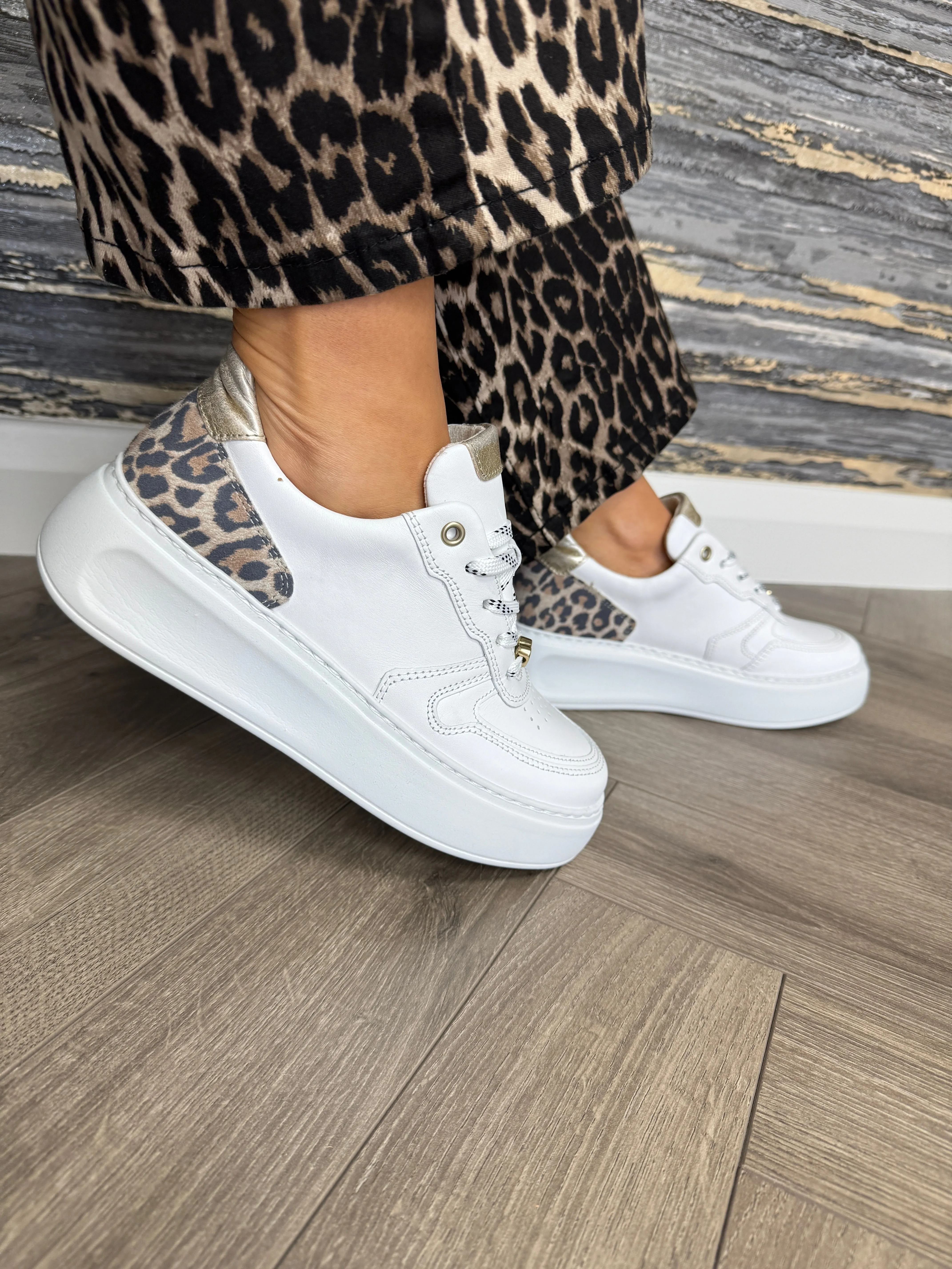 Gabor (G4) Trainer with Metallic and Leopard Heel 66.485.52 - Weiss/Puder/Gold