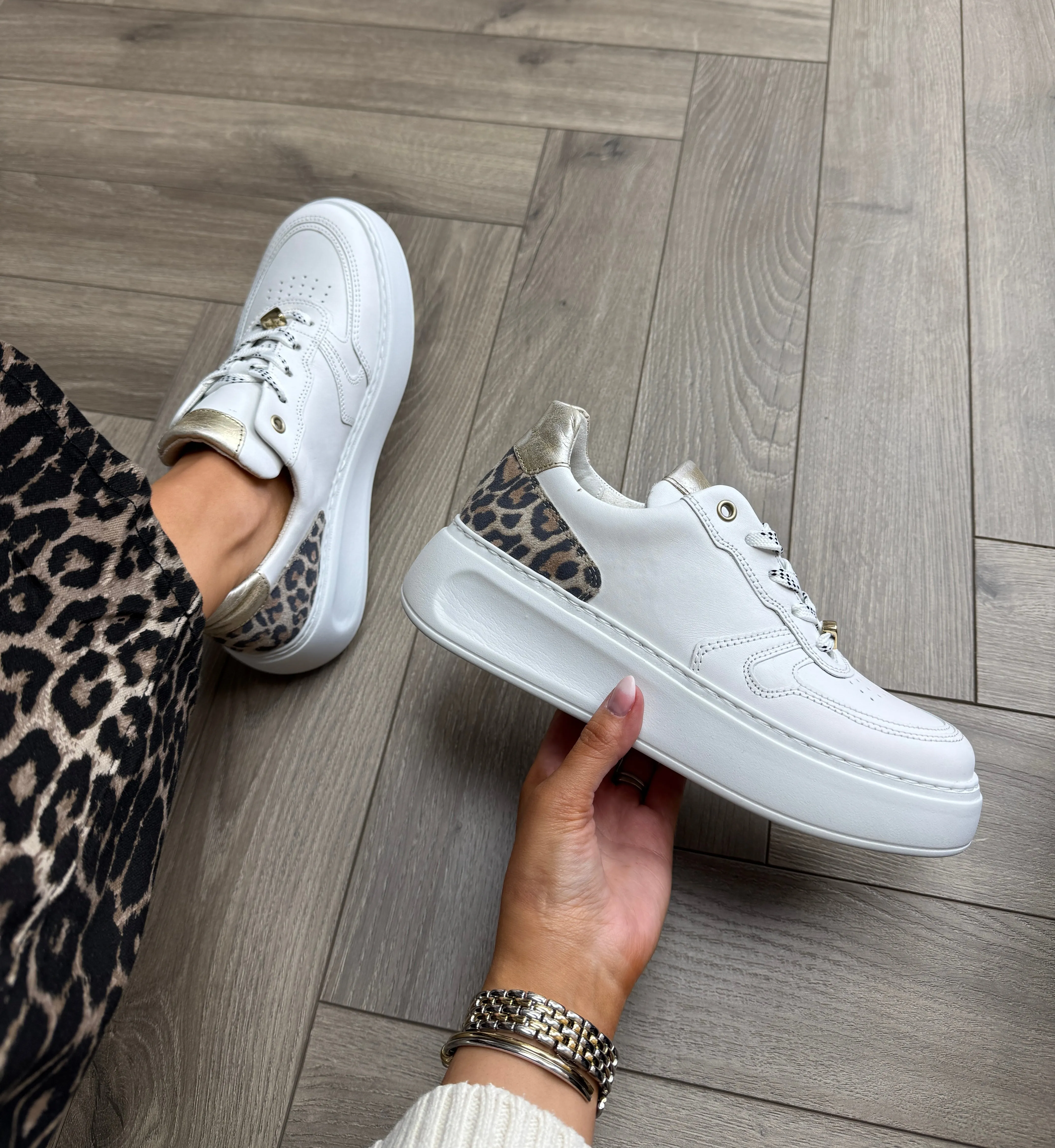Gabor (G4) Trainer with Metallic and Leopard Heel 66.485.52 - Weiss/Puder/Gold