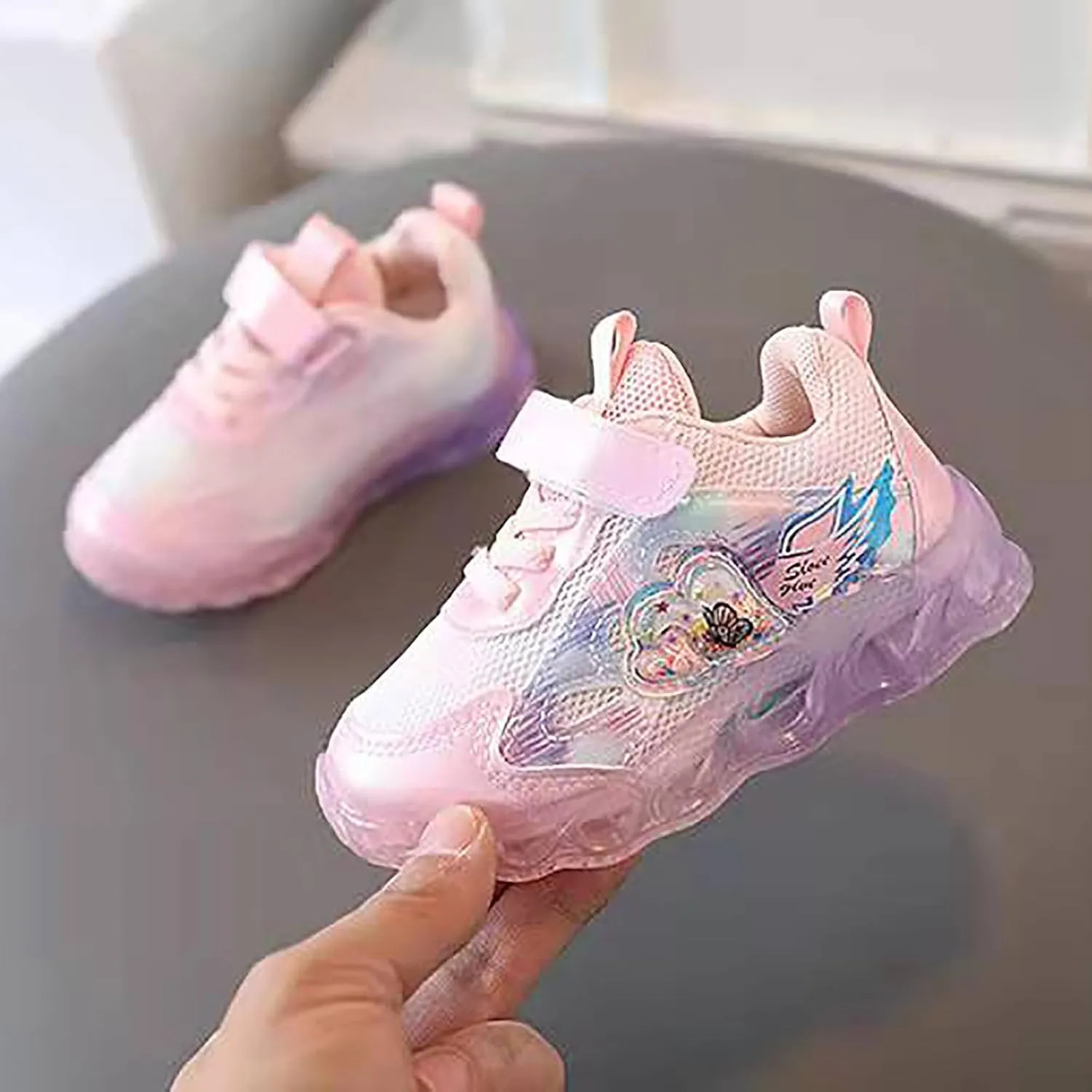 Light Up Shoes for Girls, Toddler Cute Fashion Flashing Running Athletic Sneakers Kids Cute Glowing Sports Shoes