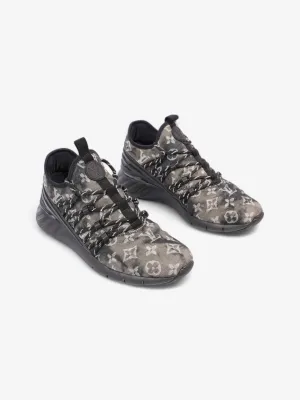 Louis Vuitton Fast Lane Sneaker Black / White Denim EU 41 UK 7