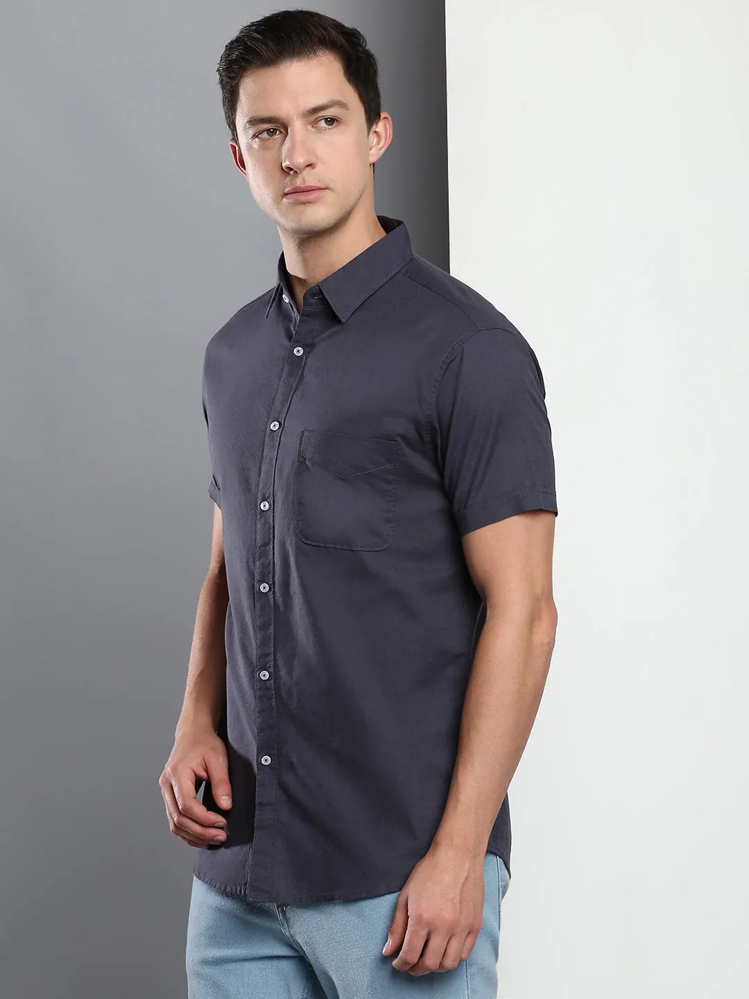 Men's Solid Dark Grey Slim Fit Cotton Linen Casual Shirt With Spread Collar & Half Sleeves