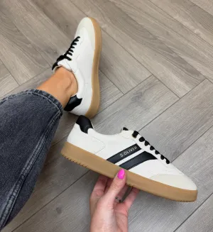 S.Oliver Gum Sole Trainer With Black Laces 23652 - Nude Comb (S12)