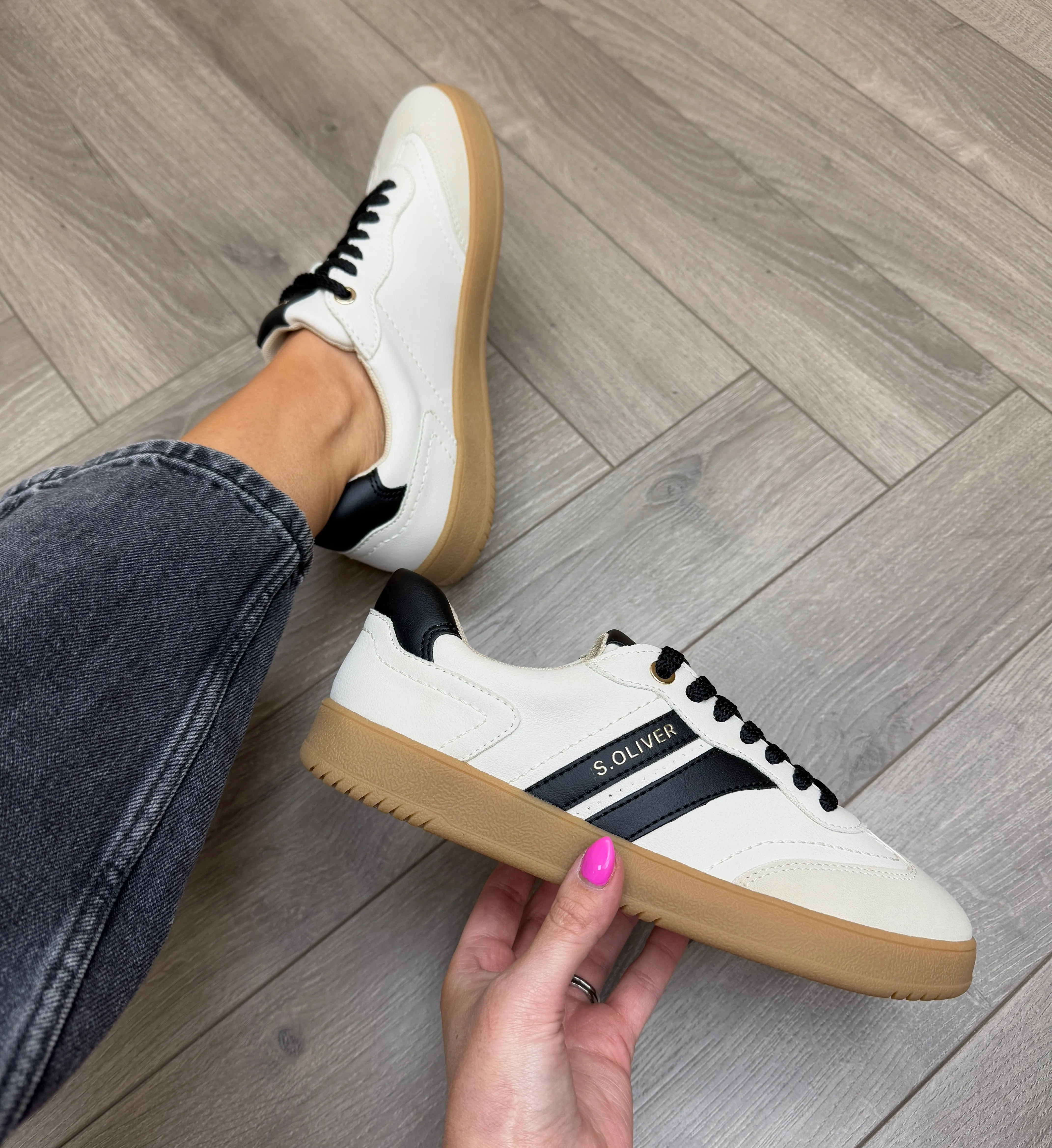 S.Oliver Gum Sole Trainer With Black Laces 23652 - Nude Comb (S12)