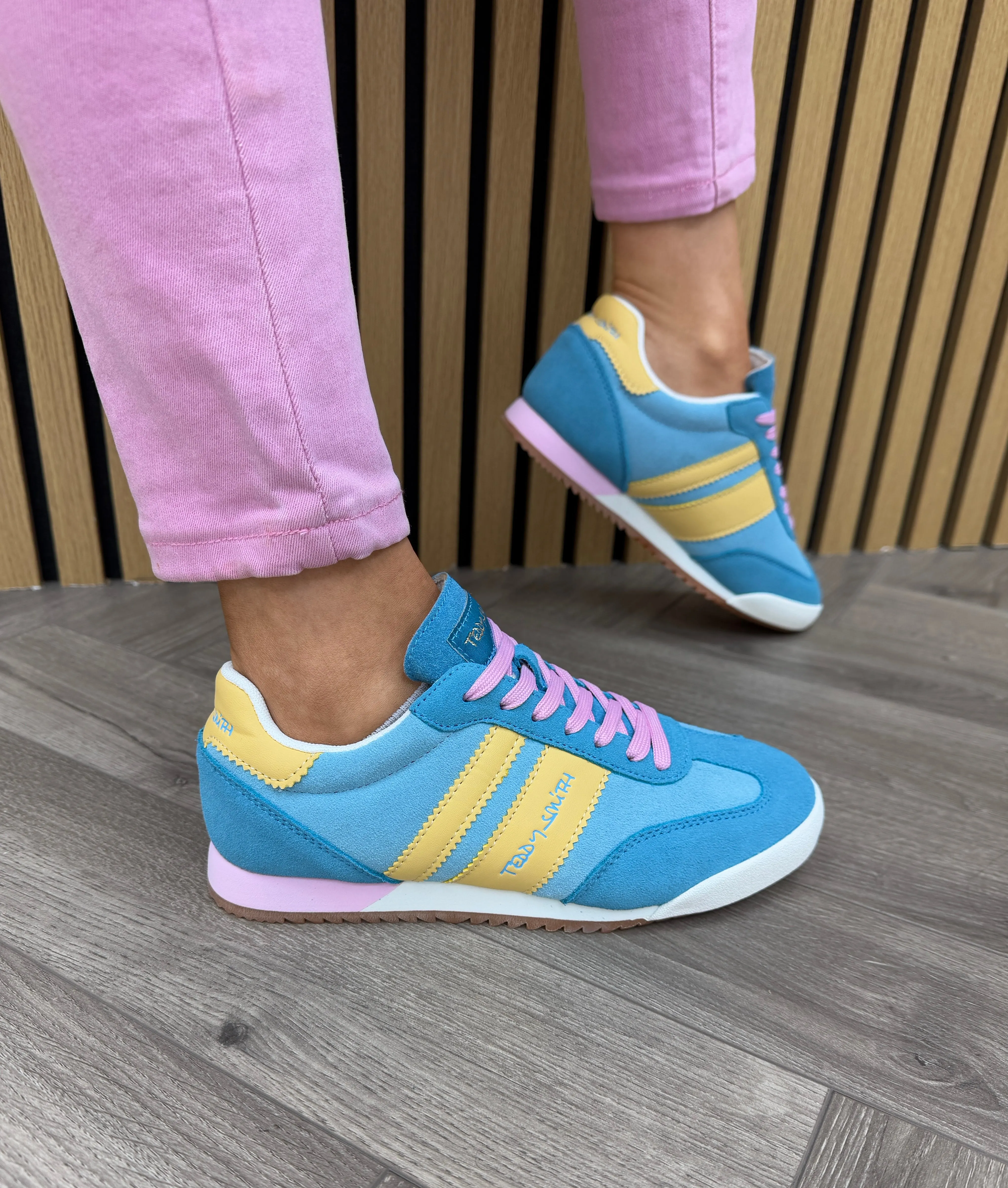 Teddy Smith (SS25) Lace Up Trainer With Coloured Inserts 120132 - Azul (TS13)